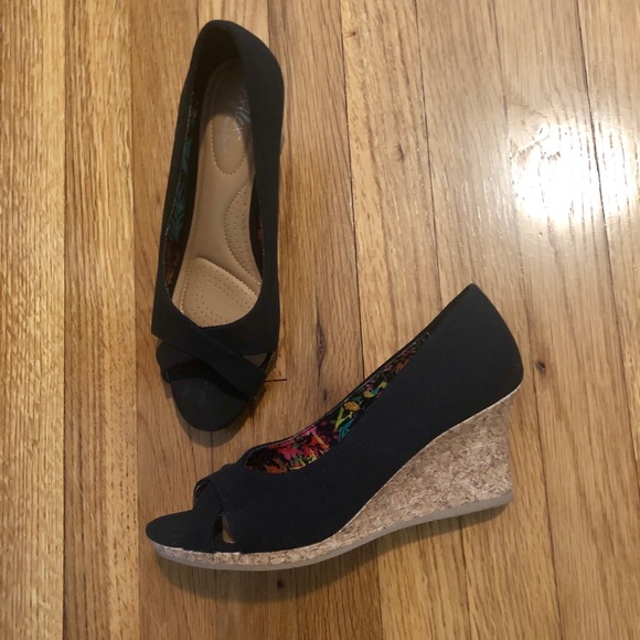 Peep toe wedges - Picture 1 of 3